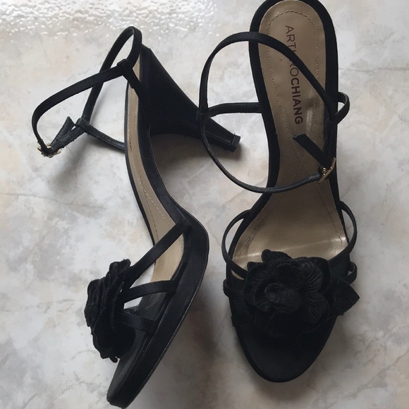 COPY - Arturo Chiang black slight platform satin sandals with velvet rosettes E… - Picture 1 of 5